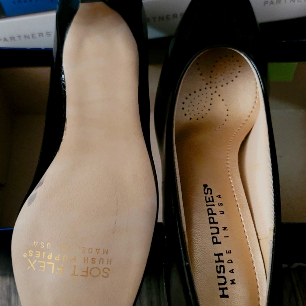 Hush puppies patent leather low heel pumps
